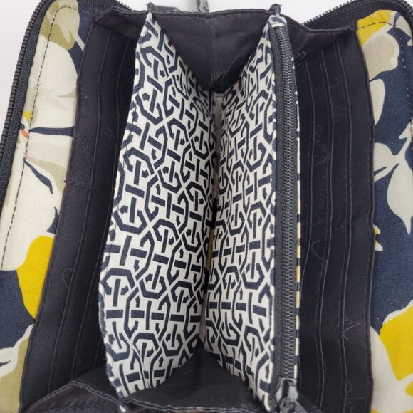 Vera Bradley Dogwood Print Floral Quilted Wallet With Zipper Closure - Picture 9 of 11